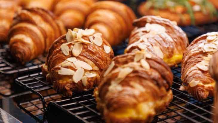 38 yıllık ustadan gerçek tarif Mis gibi ay çöreği çok kolaymış: İyi kapatmak şart