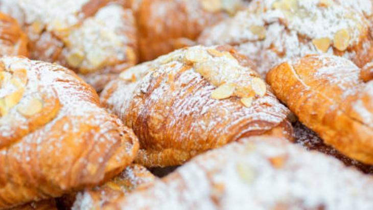 38 yıllık ustadan gerçek tarif Mis gibi ay çöreği çok kolaymış: İyi kapatmak şart