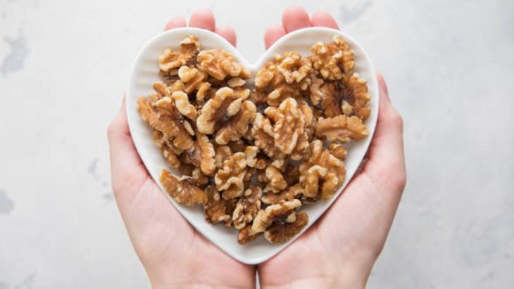 MİKRODALGADA CEVİZ KAVURMA