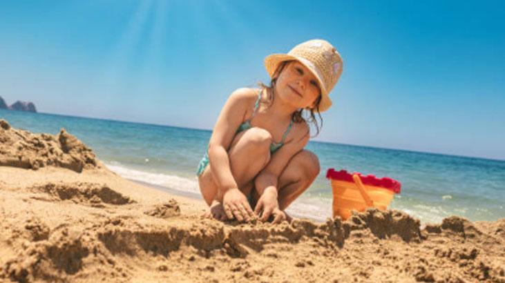 Plajda kum kabusu bitiyor Hiç bulaşmayacak, turistin plastik poşet taktiği