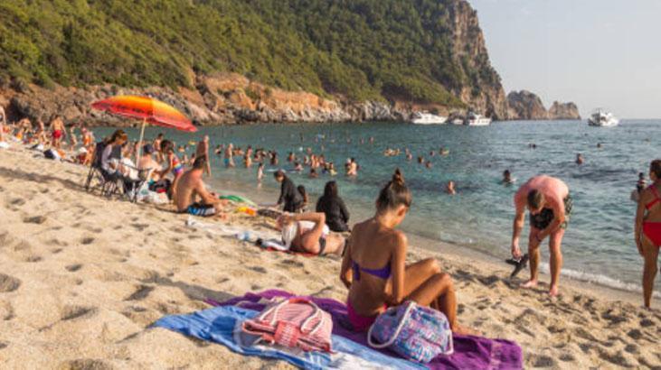 Plajda kum kabusu bitiyor Hiç bulaşmayacak, turistin plastik poşet taktiği