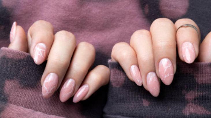 Protez tırnağı aratmıyor Manikürcüye para dökmeye son, sticker devrede