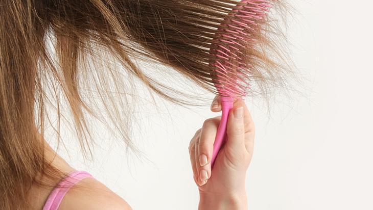 Kırılma yok, dökülme az Rapunzel gibi saçların sırrı bu tarama tekniğindeymiş