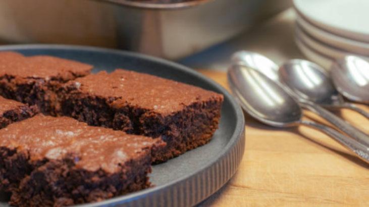 Ne mikser ne fırın Bu ıslak kek tencerede pişiyor, ağızda dağılan tarif