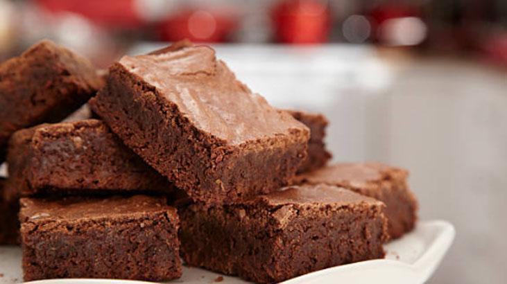 Ne mikser ne fırın Bu ıslak kek tencerede pişiyor, ağızda dağılan tarif