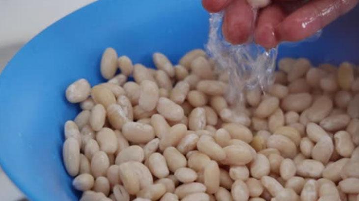 Gaz yapmayan fasulyenin sırrı belli Islatırken tuz koymayın, tadı daha güzel Gaz yapmayan fasulyenin sırrı belli Islatırken tuz koymayın, tadı daha güzel