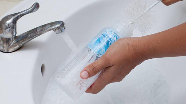 Su şişelerinde koku ve kir kalmıyor Diş protezi olmayan da almalı: 30 dakika bekletin