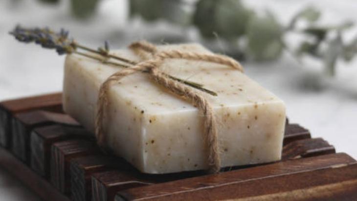 5-) CİLT TONUNU EŞİTLEMEYE YARDIMCIDIR 5-) CİLT TONUNU EŞİTLEMEYE YARDIMCIDIR