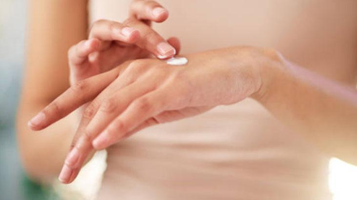 Tarihi geçtiyse yüzünüze değil kaşığınıza sürün Güneş kremiyle çatal bıçaklar cam gibi