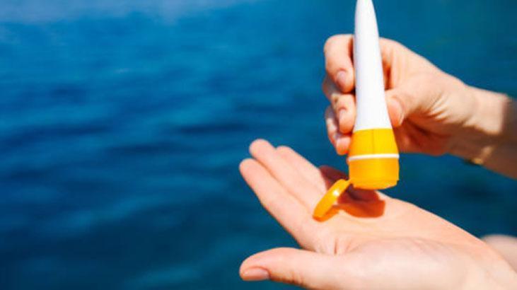 Tarihi geçtiyse yüzünüze değil kaşığınıza sürün Güneş kremiyle çatal bıçaklar cam gibi