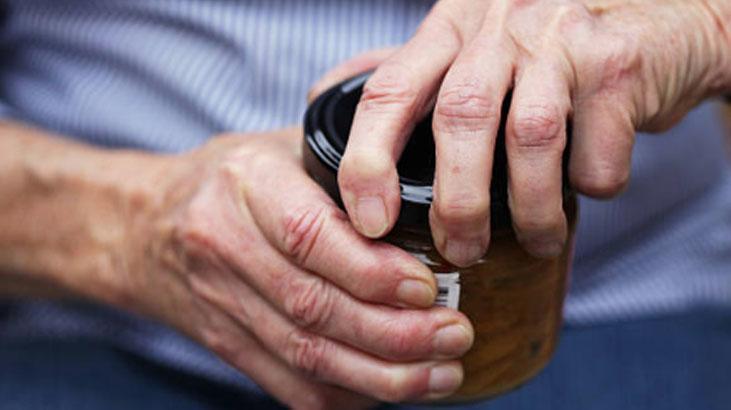 Tarihi geçtiyse yüzünüze değil kaşığınıza sürün Güneş kremiyle çatal bıçaklar cam gibi