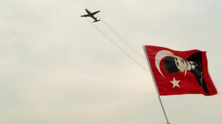 23 NİSAN ŞİİRLERİ 2025 YENİ: En popüler ve resimli en güzel 2-3-4-6 kıtalık kısa ve uzun 23 Nisan Ulusal Egemenlik ve Çocuk Bayramı şiirleri (1.2.3.4 sınıf)