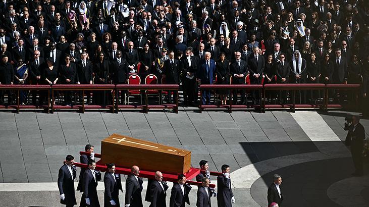Trump ve Zelenskiy, Papa'nın cenaze töreninden önce bir araya geldi