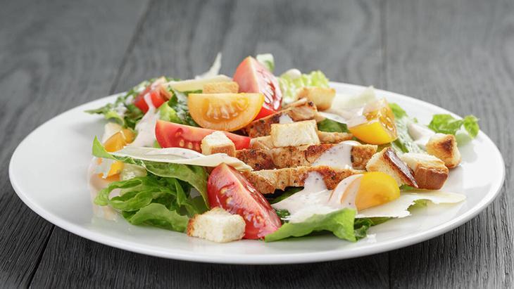 Bu tavuklu salatayı yemeyen kalmasın 1 tabakla formu yakalayın, diyetlerin yıldızı