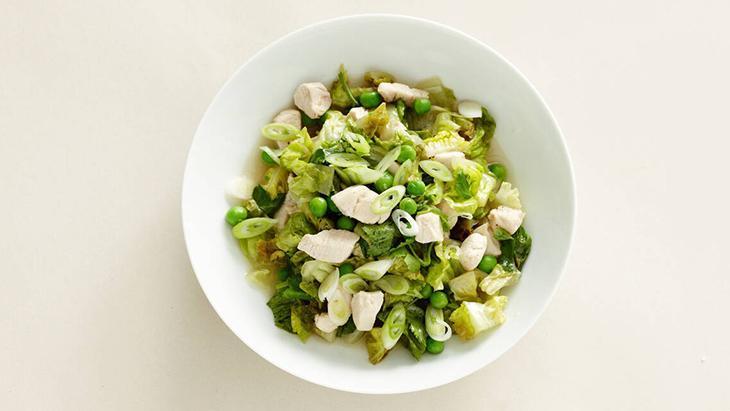 Bu tavuklu salatayı yemeyen kalmasın 1 tabakla formu yakalayın, diyetlerin yıldızı