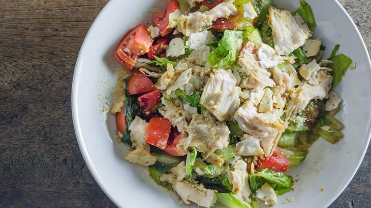 Bu tavuklu salatayı yemeyen kalmasın 1 tabakla formu yakalayın, diyetlerin yıldızı