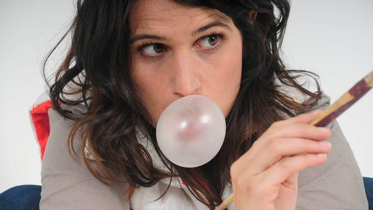 Le chewing-gum a ses avantages et ses inconvénients. C'est comme une brosse à dents quand on la mâche, mais à une condition.