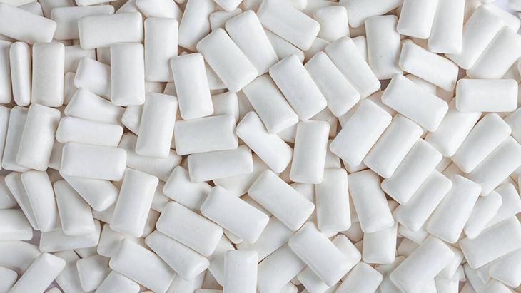 Le chewing-gum a ses avantages et ses inconvénients. C'est comme une brosse à dents quand on la mâche, mais à une condition.