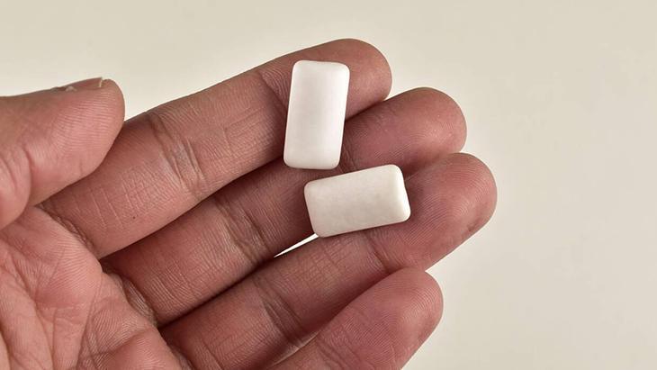 Le chewing-gum a ses avantages et ses inconvénients. C'est comme une brosse à dents quand on la mâche, mais à une condition.