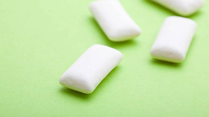 Le chewing-gum a ses avantages et ses inconvénients. C'est comme une brosse à dents quand on la mâche, mais à une condition.