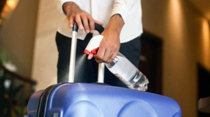 Tatilin kiri eve girmesin Tüyosu yapışkanlı roll-on, bu taktik bavulu yeniliyor Tatilin kiri eve girmesin Tüyosu yapışkanlı roll-on, bu taktik bavulu yeniliyor