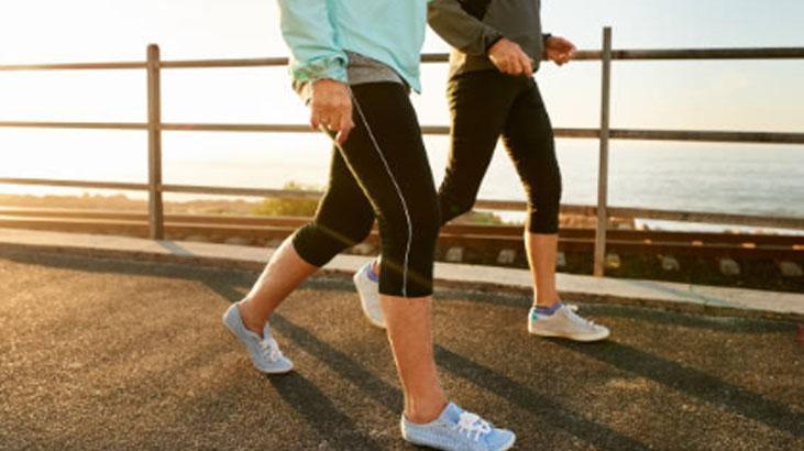 53 yaşındaki eski modelin gençlik sırrı Göbek deliğinde bant: Olmazsa olmazım