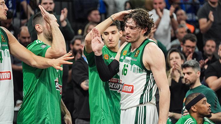 Anadolu Efes - Panathinaikos maçından kareler