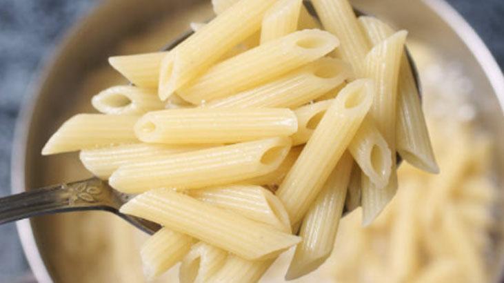 Dünden kalan makarnayı tavaya atın Çıtır börek oluyor, herkes tarif isteyecek