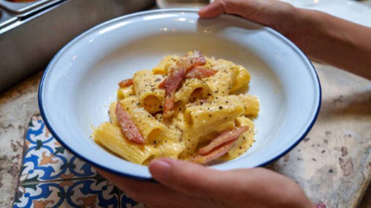 Dünden kalan makarnayı tavaya atın Çıtır börek oluyor, herkes tarif isteyecek