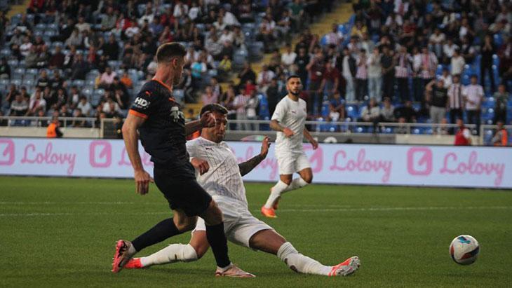 Hatayspor - Başakşehir maçından kareler