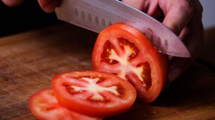 Hasat için pet şişe yeterli Kilo kilo domates yetişiyor, 6 saat güneş şart Hasat için pet şişe yeterli Kilo kilo domates yetişiyor, 6 saat güneş şart