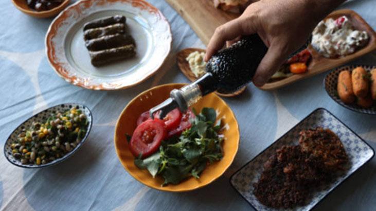 Zeytinyağlıların tadı lokanta ayarına çıkıyor 1 çay kaşığı şeker olmazsa olmaz Zeytinyağlıların tadı lokanta ayarına çıkıyor 1 çay kaşığı şeker olmazsa olmaz