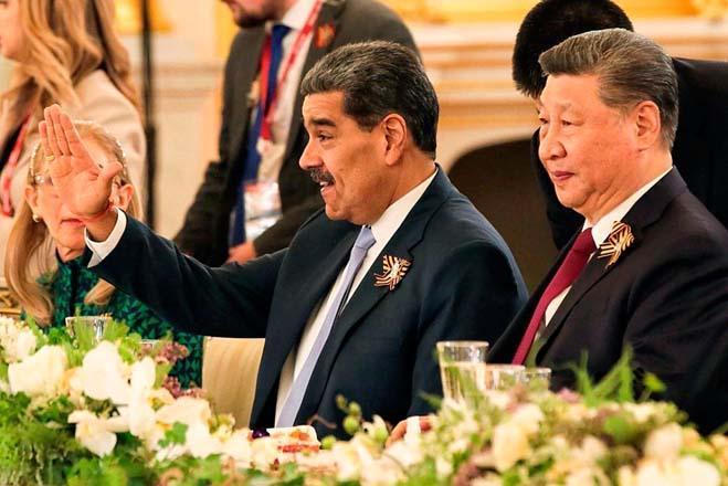 Moskovadaki Kızıl Meydanda kutlanan Zafer Gününden görüntüler