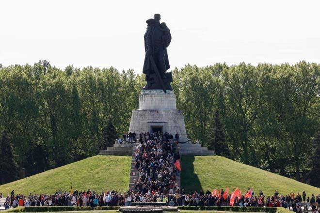 Moskovadaki Kızıl Meydanda kutlanan Zafer Gününden görüntüler
