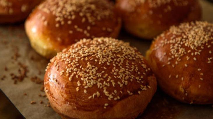 Sadece su yetmez, ılık süt şart Poğaçanın tadını da kıvamını da değiştiren tarif