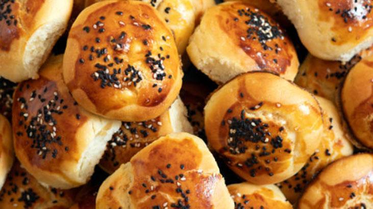 Sadece su yetmez, ılık süt şart Poğaçanın tadını da kıvamını da değiştiren tarif