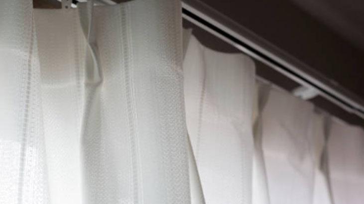 Boya, beyazlatıcı lüzumsuz Beze döküp sararan kornişe sürün, parlayacak