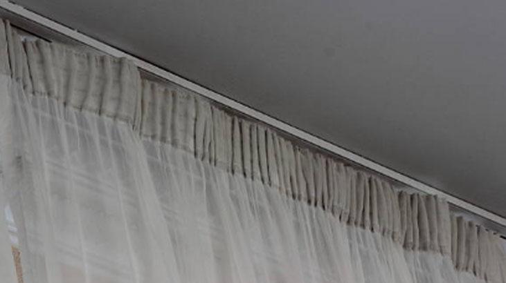 Boya, beyazlatıcı lüzumsuz Beze döküp sararan kornişe sürün, parlayacak