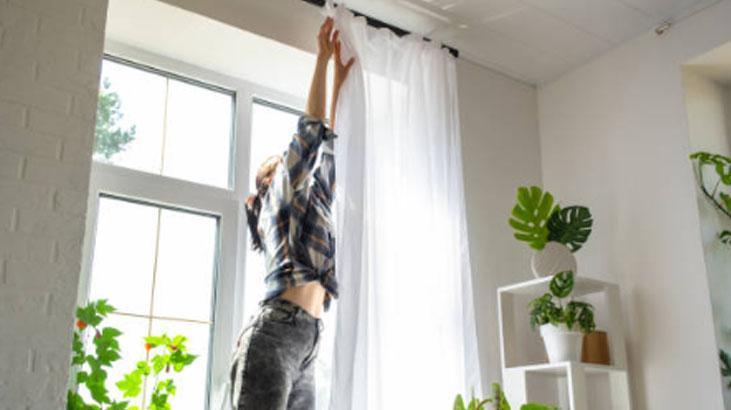 Boya, beyazlatıcı lüzumsuz Beze döküp sararan kornişe sürün, parlayacak