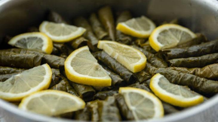 Çay bardağıyla pişen yaprak sarmanın tadı olay Tencerenin ortasına koyun Çay bardağıyla pişen yaprak sarmanın tadı olay Tencerenin ortasına koyun