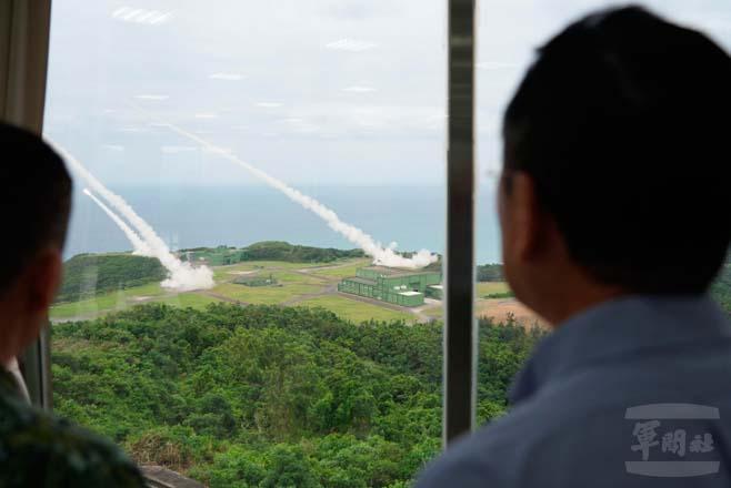 Tayvan, ABD yapımı HIMARS roket sistemini ilk kez test etti, işte görüntüler