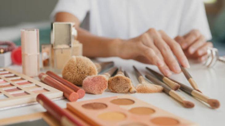 Serinletmeyen vantilatörün hakkından makyaj fırçası geliyor Servise gerek yok