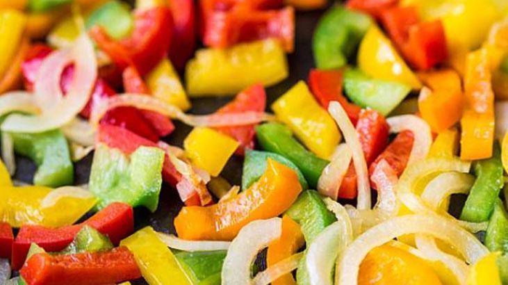 Önce soğan mı yoksa biber mi Kavurunca şekerini salıyor, lezzeti katlanıyor