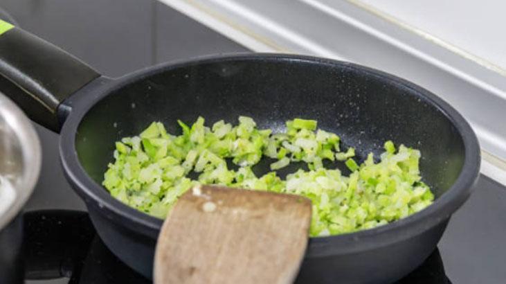 Önce soğan mı yoksa biber mi Kavurunca şekerini salıyor, lezzeti katlanıyor