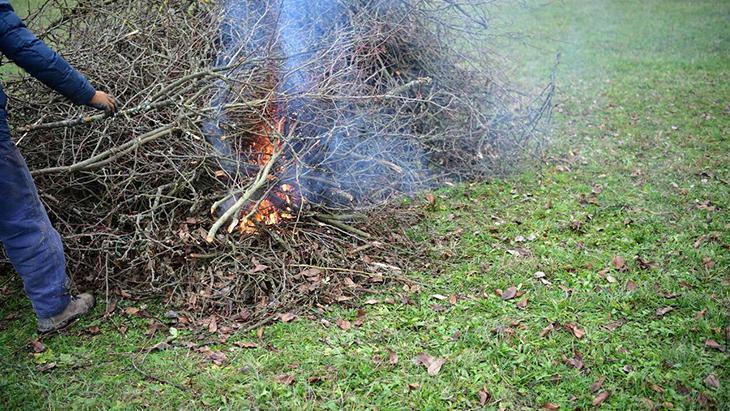 Duman kokusu hiç dert değil Kıyafete sinmişse 2 malzemeyle yok edin