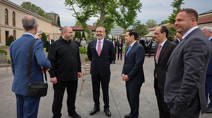Dolmabahçede Türkiye-ABD-Ukrayna Üçlü Toplantısı başladı İlk görüntüler Dolmabahçede Türkiye-ABD-Ukrayna Üçlü Toplantısı başladı İlk görüntüler