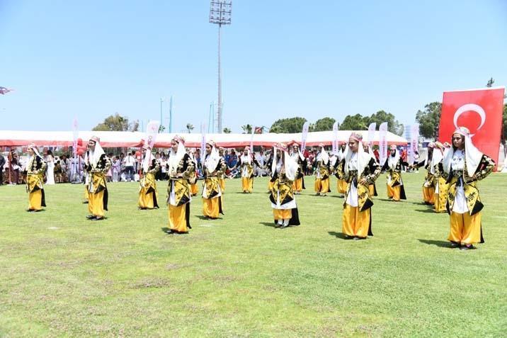 Her yer kırmızı- beyaza büründü Yurdun dört bir yanında 19 Mayıs coşkusu