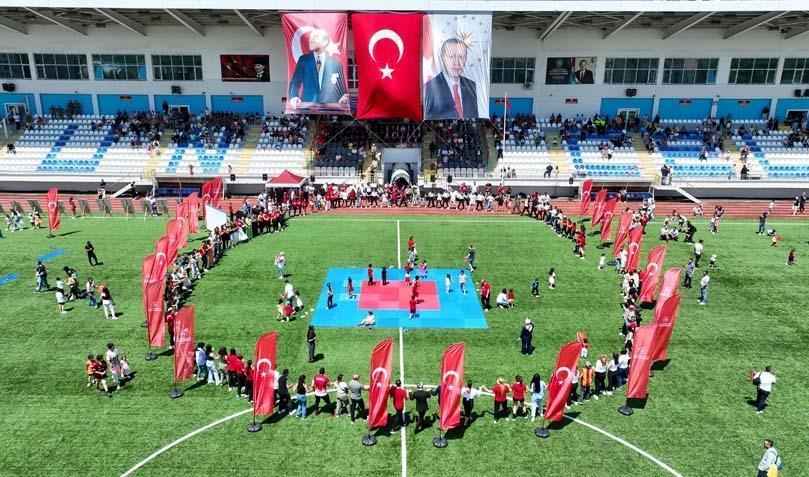 Her yer kırmızı- beyaza büründü Yurdun dört bir yanında 19 Mayıs coşkusu