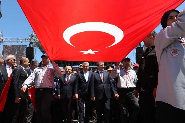 Her yer kırmızı- beyaza büründü Yurdun dört bir yanında 19 Mayıs coşkusu