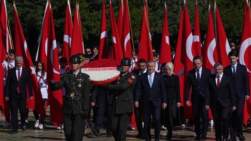 Her yer kırmızı- beyaza büründü Yurdun dört bir yanında 19 Mayıs coşkusu